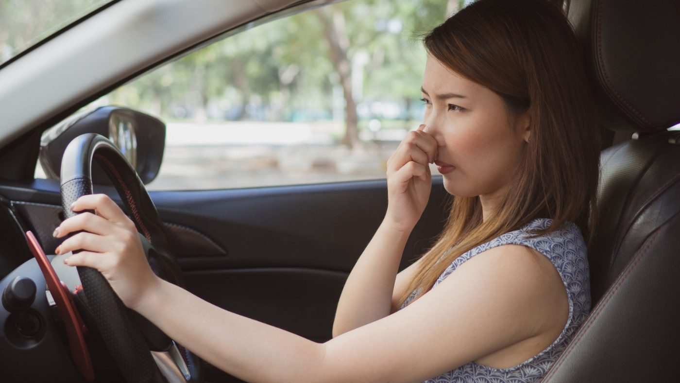 Cách khử mùi ô tô tại nhà đơn giản