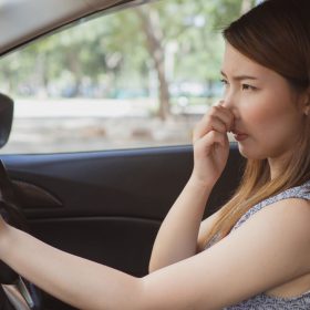 Cách khử mùi ô tô tại nhà đơn giản, tiết kiệm